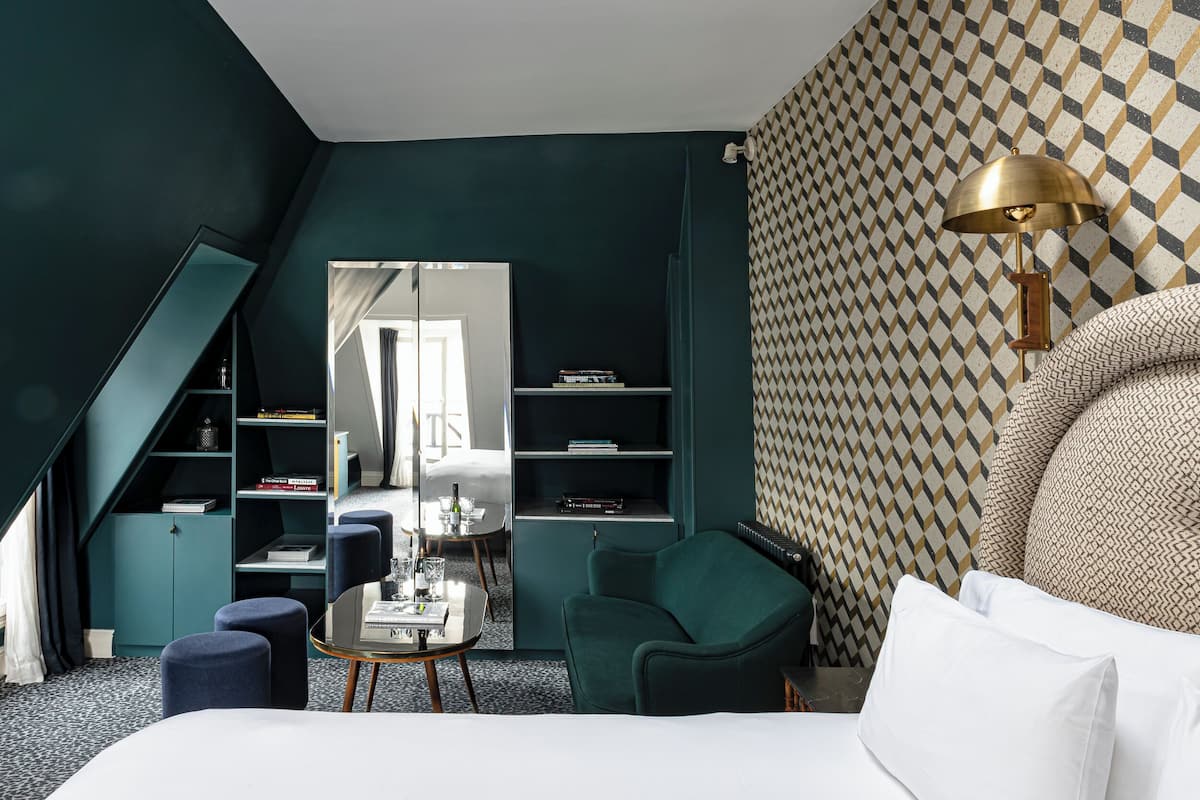Chambre (Sous les Toits 1) | Literie de qualité supérieure, surmatelas, minibar
