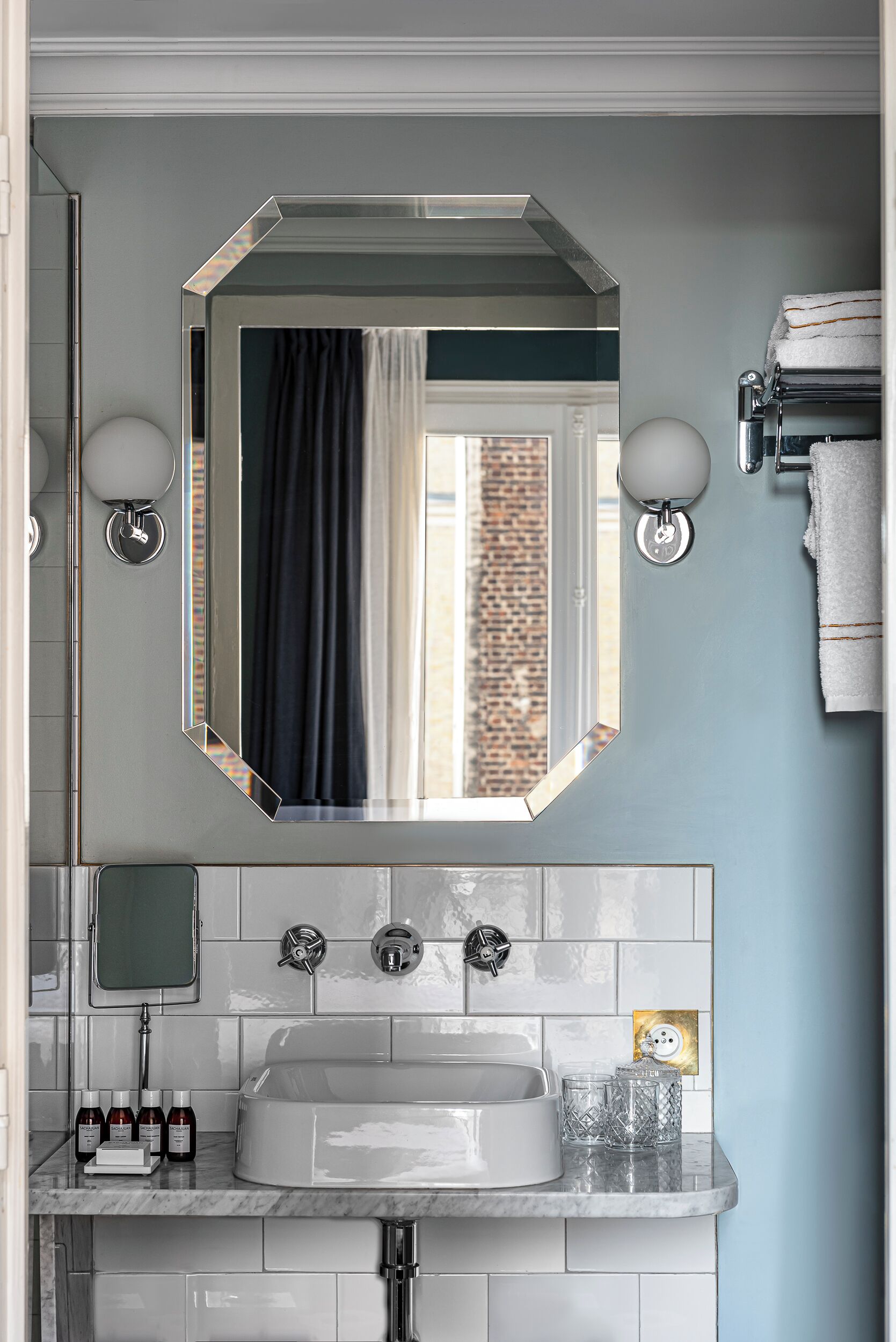 room (pigalle) | bathroom | free toiletries, hair dryer, towels