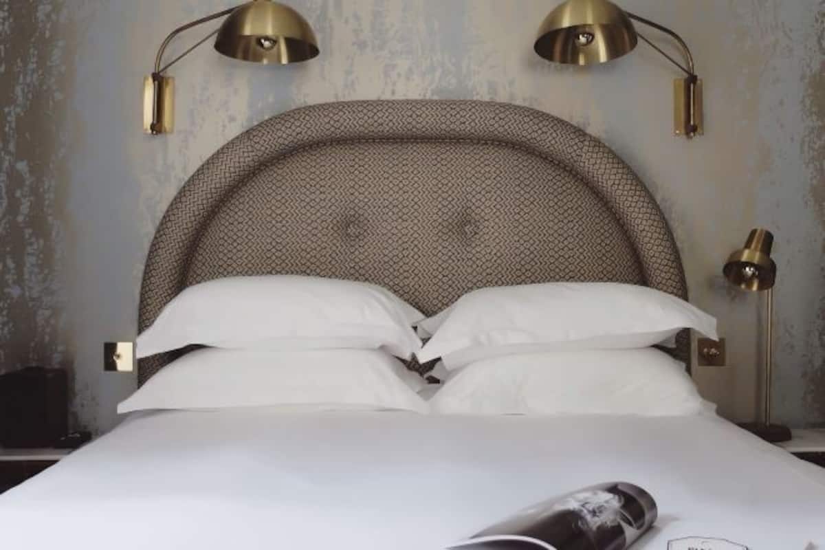 Ropa de cama de alta calidad, colchones con pillow-top y minibar