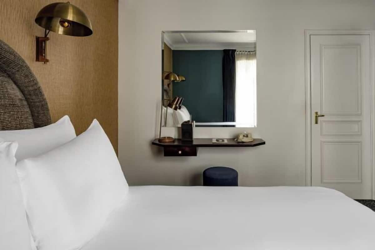 Premium bedding, pillow-top beds, minibar, in-room safe