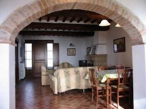 Televisión y chimenea