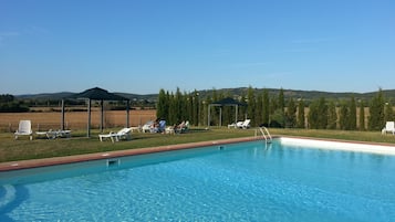 Piscine extérieure (ouverte en saison)