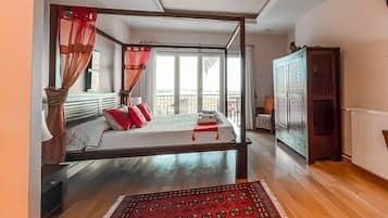 Suite presidencial, terraza, vistas al mar (Mandara) | Ropa de cama de alta calidad, edredones de plumas, minibar y caja fuerte