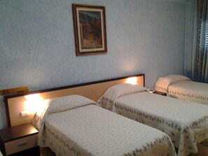 Zimmersafe, Schreibtisch, schallisolierte Zimmer, Zustellbetten