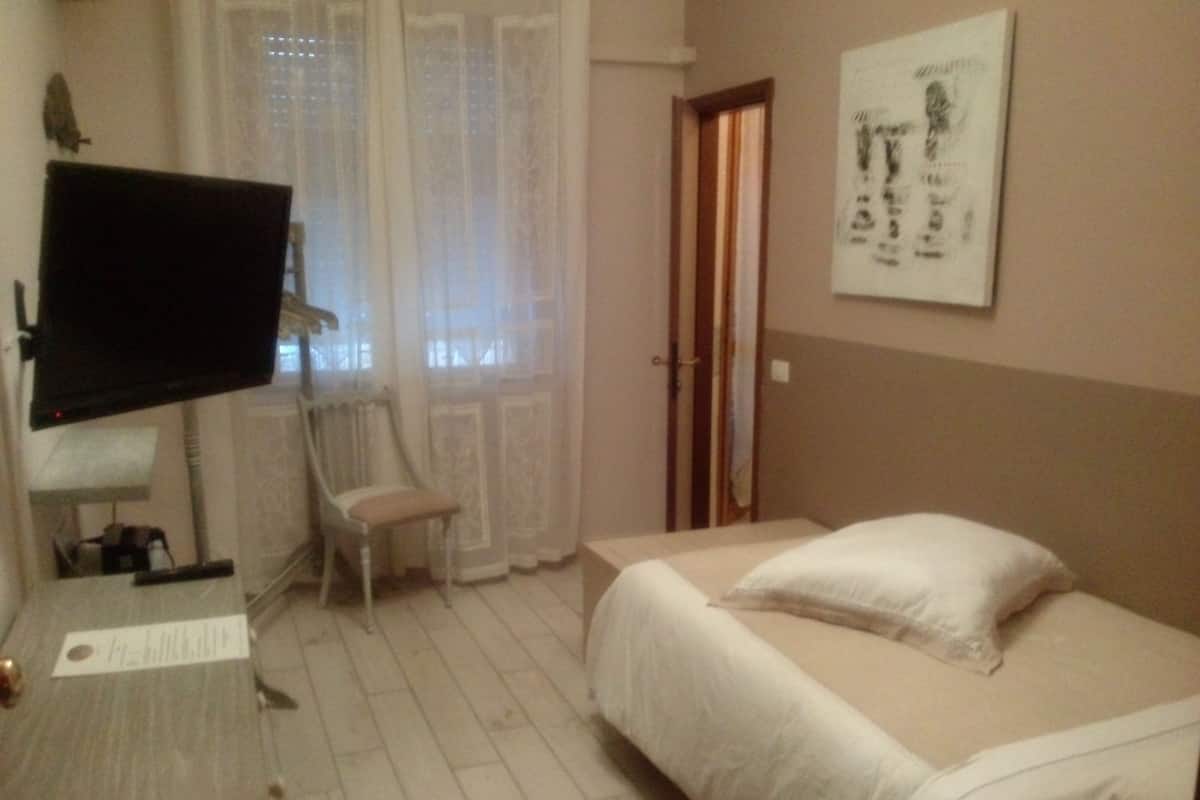 In-room safe, desk, soundproofing, rollaway beds