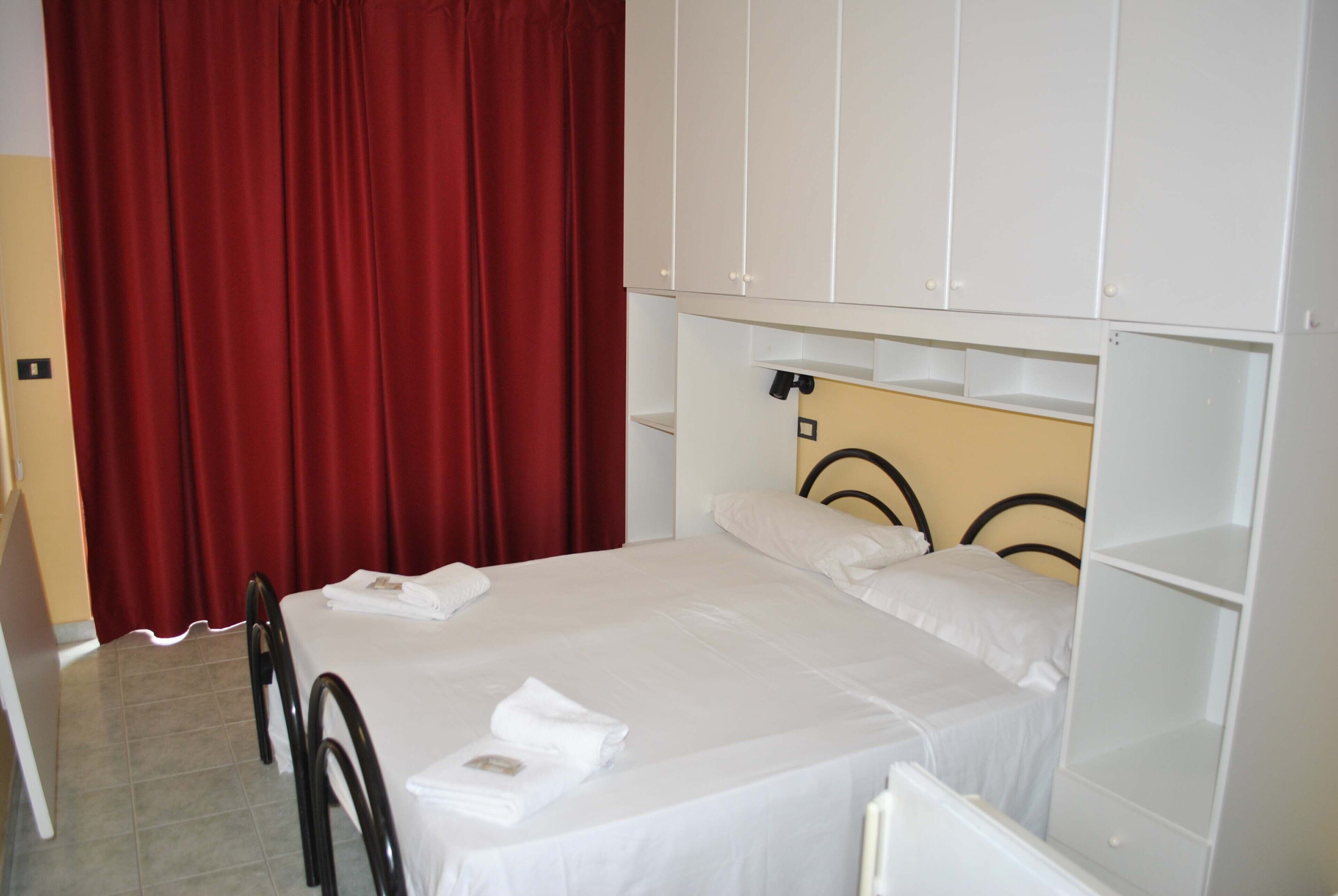 Double Room | Pillowtop beds, rollaway beds, free WiFi