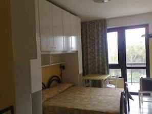 Triple Room | Pillow-top beds, rollaway beds, free WiFi