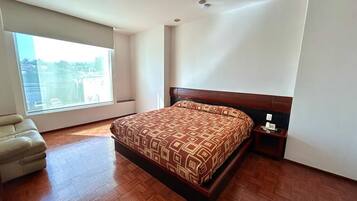 Habitación estándar | Ropa de cama de alta calidad y camas con pillow-top