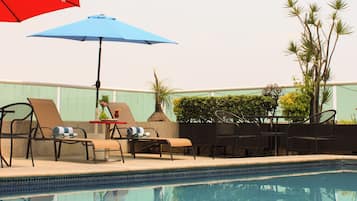 Outdoor pool, pool umbrellas