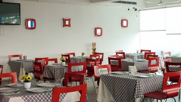 Cooked-to-order breakfast for a fee on weekends