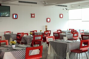 Desayuno a la carta (con cargo) los fines de semana