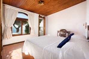 Double Room | Minibar, in-room safe, soundproofing, free WiFi
