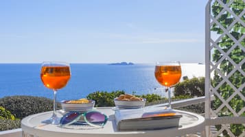 Habitación doble | Minibar, caja fuerte, sistema de insonorización y wifi gratis