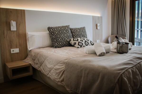 Desk, blackout curtains, soundproofing, iron/ironing board - Flacalco Hotel & Apartments (Capdepera)