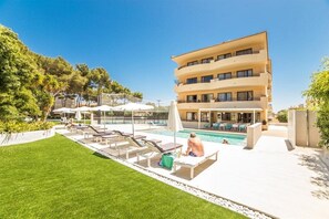 2 outdoor pools, pool umbrellas, sun loungers - Flacalco Hotel & Apartments (Capdepera)