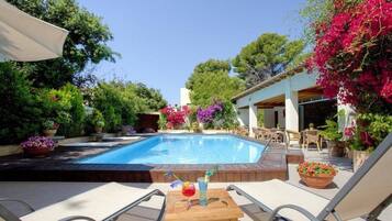 2 outdoor pools, pool umbrellas, sun loungers