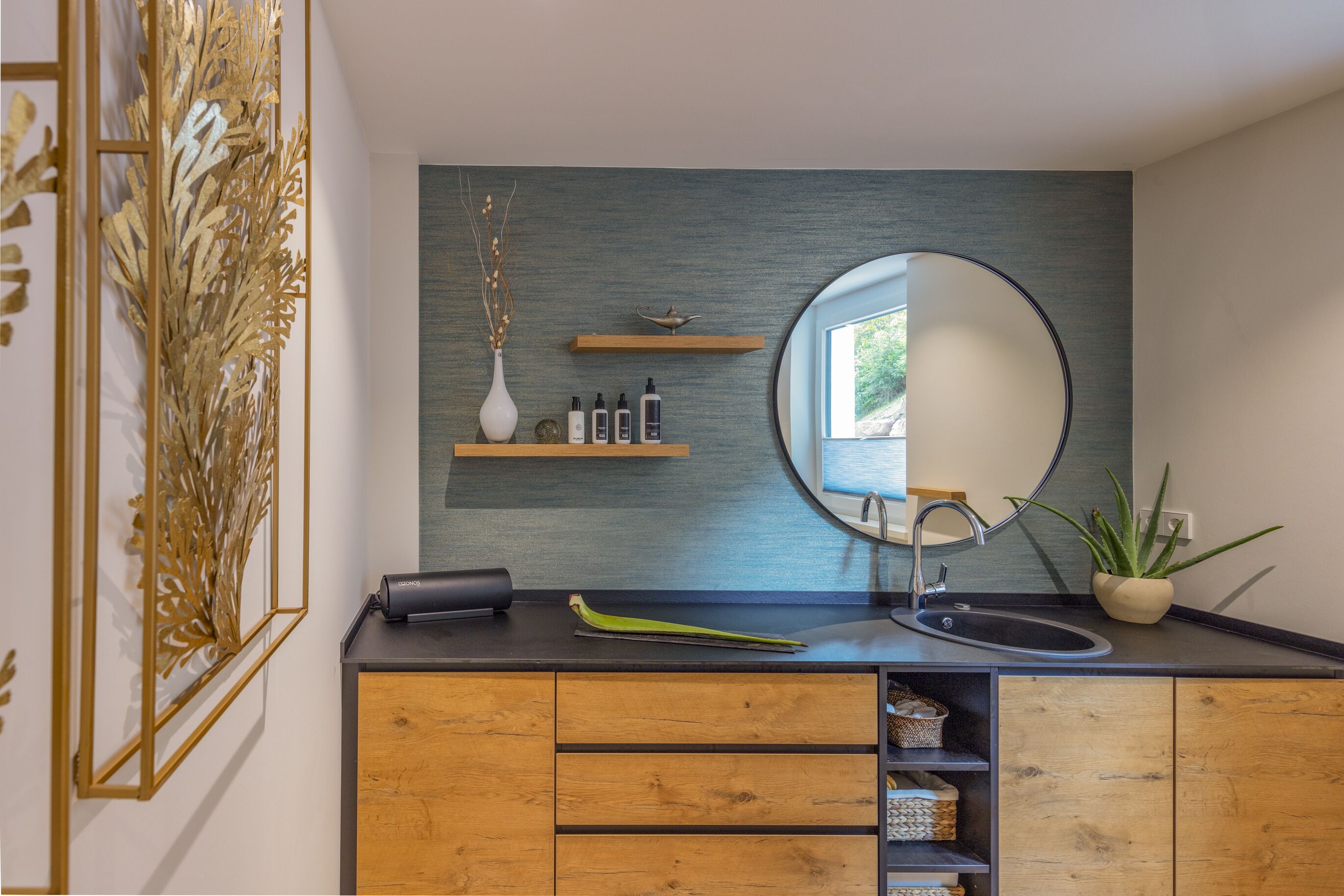 sauna, steam room, body wraps, body scrubs, facials