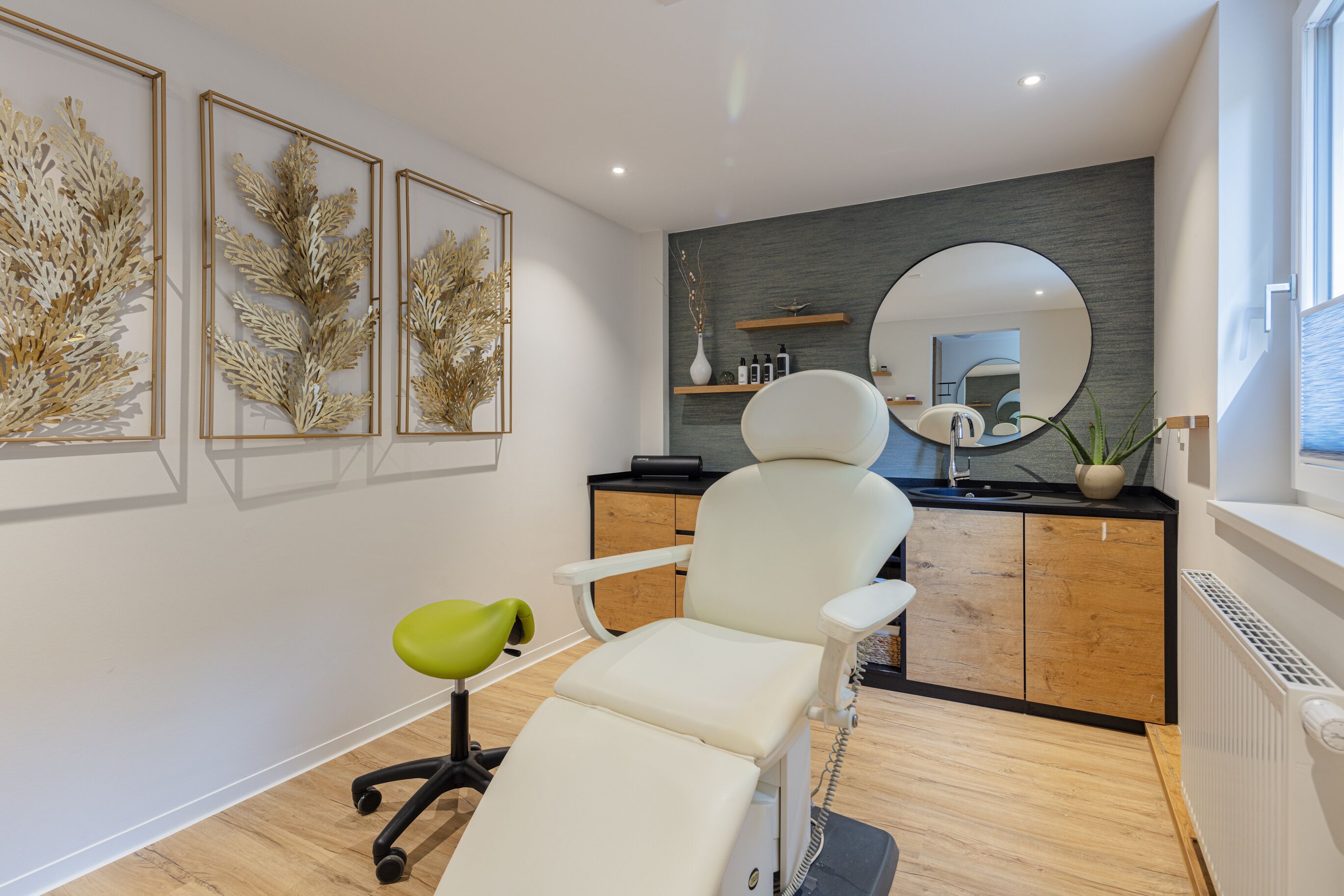 sauna, steam room, body wraps, body scrubs, facials