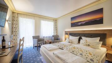 Standard-Doppelzimmer, Balkon, Seeblick (Seeseite) | Zimmersafe, kostenloses WLAN, BettwÀsche