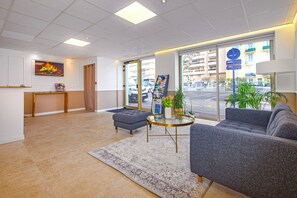 Reception - Hotel Parisien (Menton)