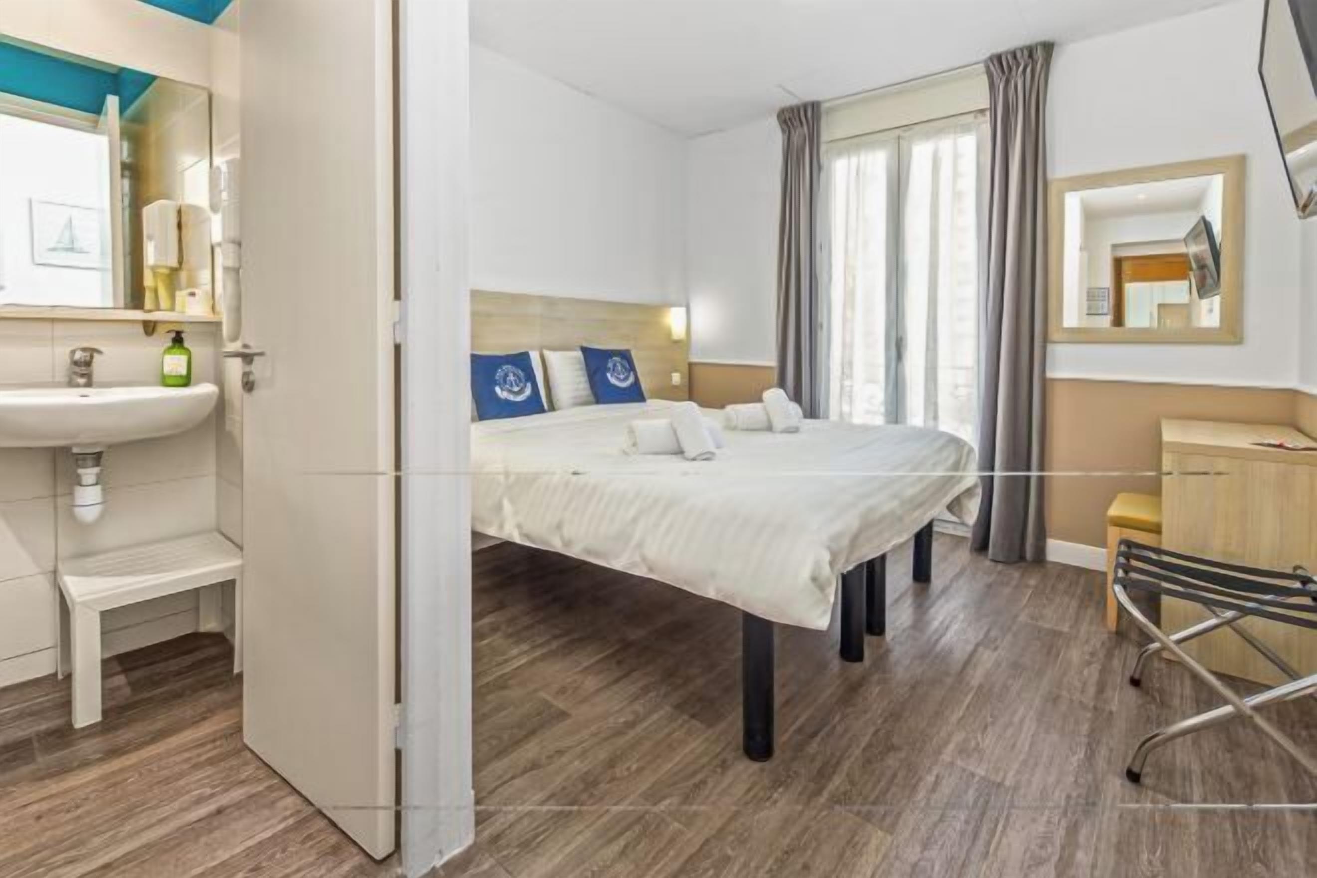 Premium bedding, desk, blackout drapes, soundproofing