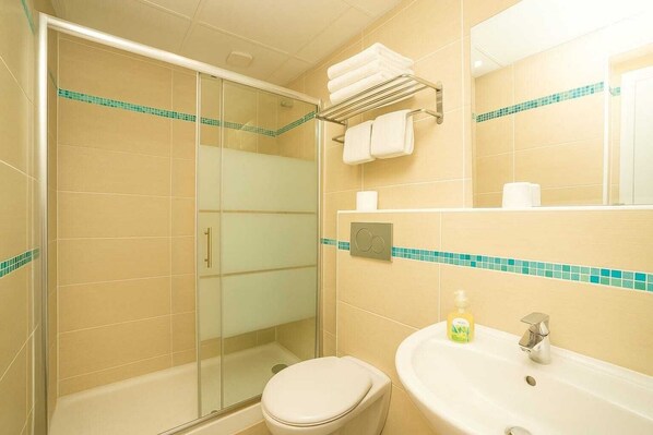 Standard-Doppel- oder -Zweibettzimmer | Badezimmer