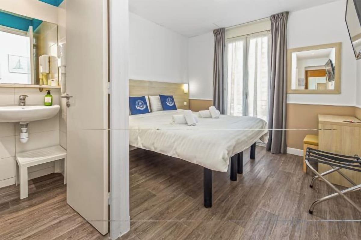 Premium bedding, desk, blackout curtains, soundproofing