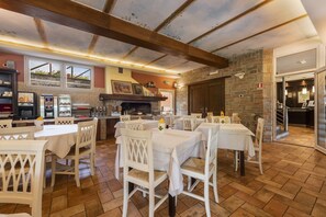 Daily continental breakfast (EUR 10 per person)