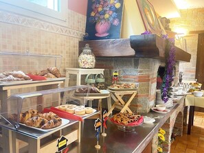 Daily continental breakfast for a fee - Agriturismo Corte Benedetto (Capannori)