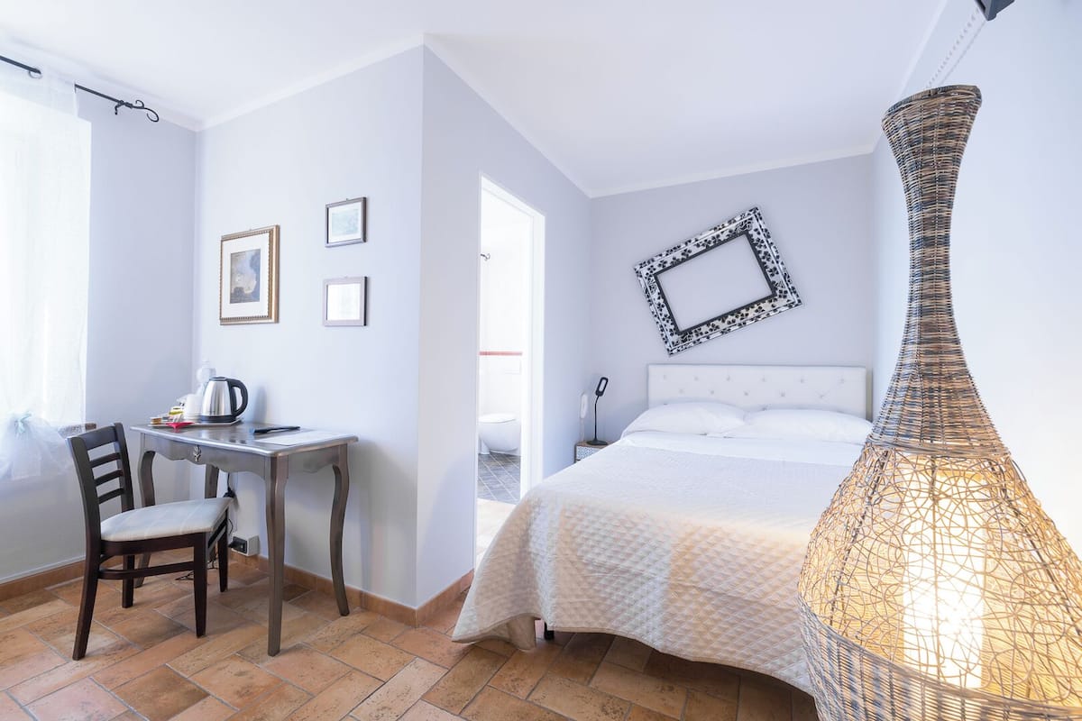 Deluxe Single Room, 1 Large Twin Bed | 1 bedroom, in-room safe, individually furnished, desk