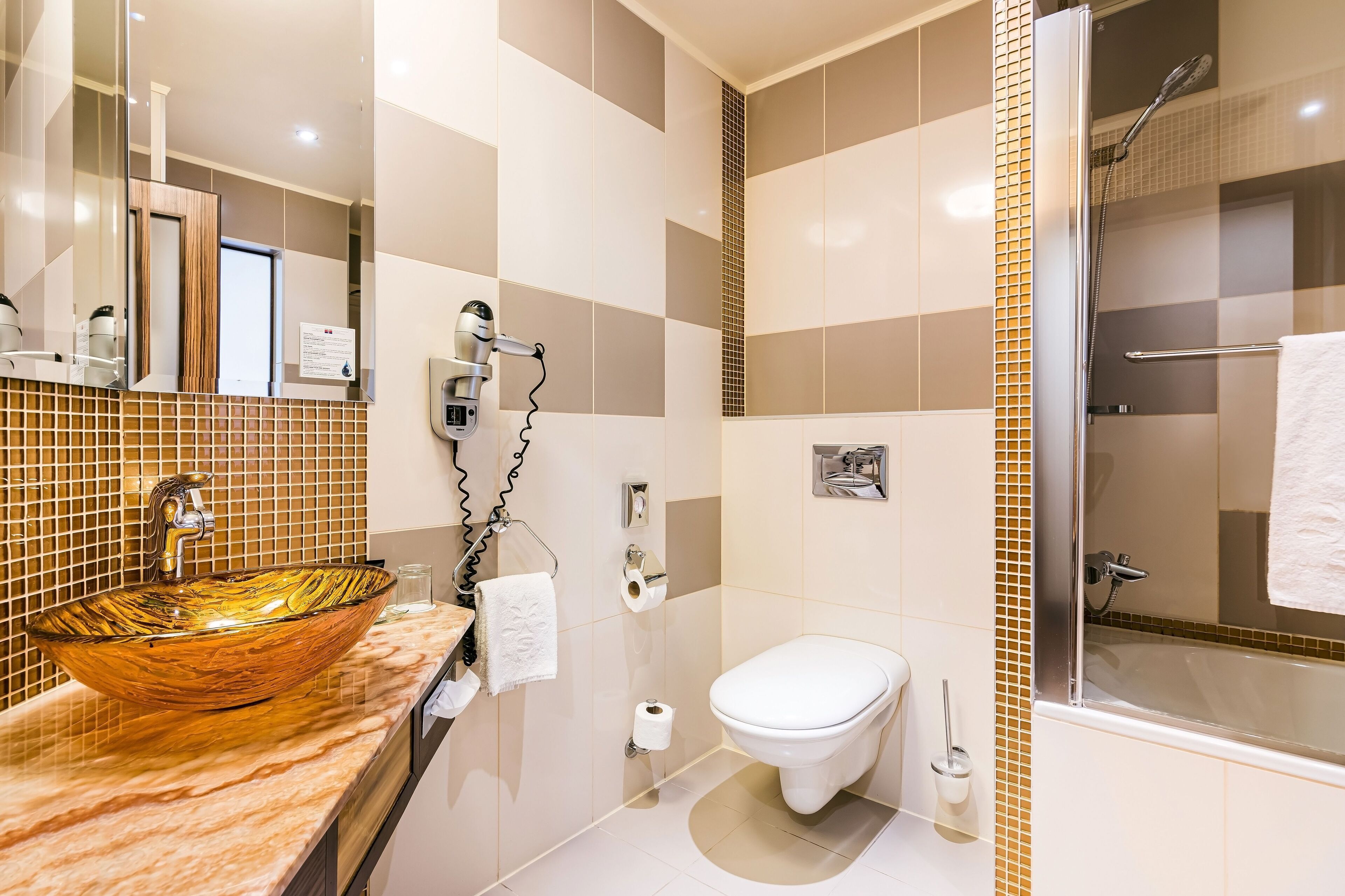 shower, free toiletries, hair dryer, towels