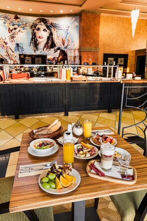 Se sirven desayunos, comidas y cenas