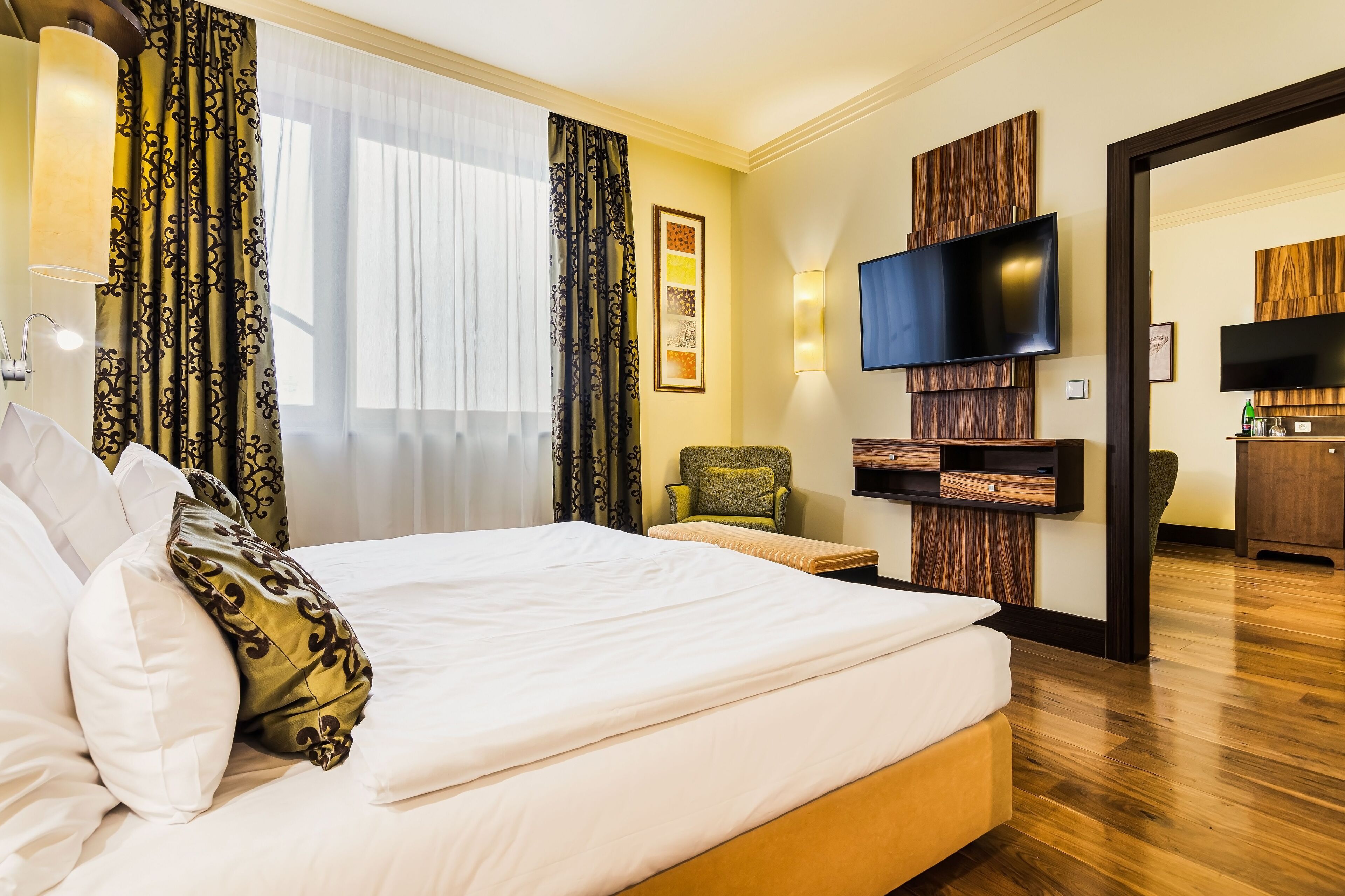 suite | room amenity