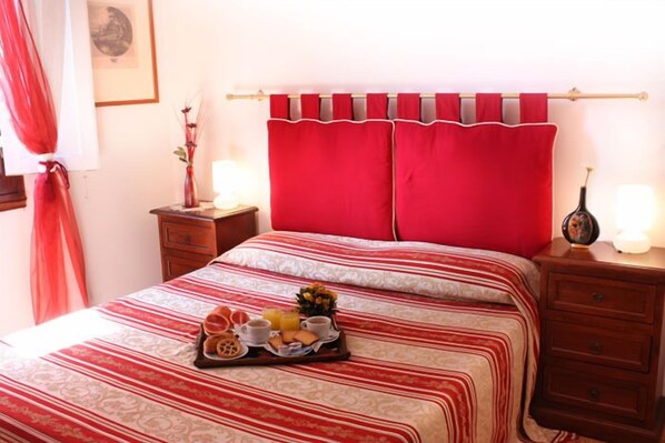 ملاءات إيطالية من طراز فريتي وأغطية فراش متميزة وأسرّة سليكت كومفورت