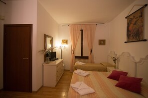 Quadruple Room | Frette Italian sheets, premium bedding, Select Comfort beds - Promenade (Florence)