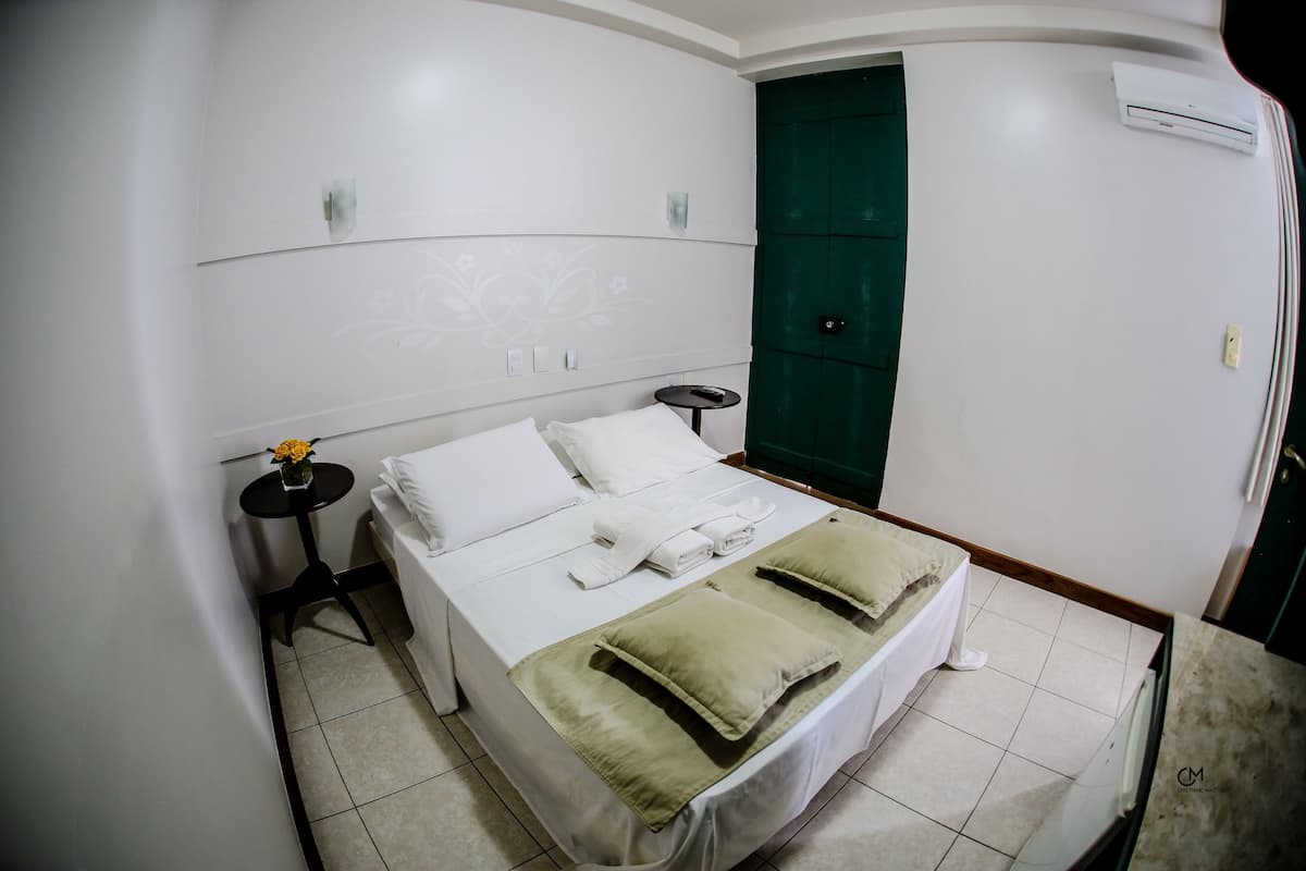Colchones Select Comfort, minibar y caja de seguridad en la habitación 