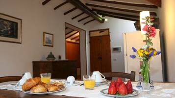 Suite | In-room dining