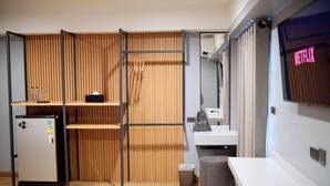 Minibar, in-room safe, desk, blackout drapes - Lima Hotel Ayutthaya (Ayutthaya)