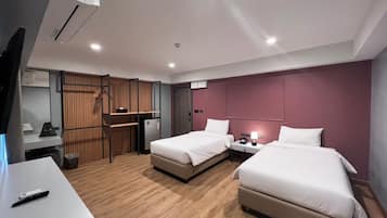 Standard Twin Room, 2 Single Beds | Minibar, in-room safe, desk, blackout curtains