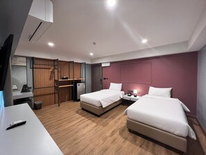 标准双床房, 2 张单人床 | 迷你吧、客房内保险箱、办公桌、遮光窗帘