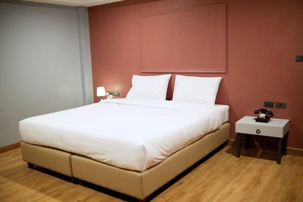 Standard Room, 1 King Bed