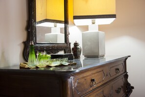 Kamar Double | Seprai premium, minibar, meja kerja, dan tempat tidur bayi gratis