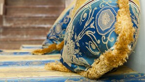 A staircase with a patterned carpet and two decorative pillows with tassels. - Case D'Anna (Castellammare del Golfo)