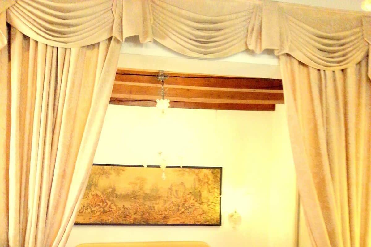 Bộ đồ giường kháng dị ứng, chăn bông, két bảo mật tại phòng