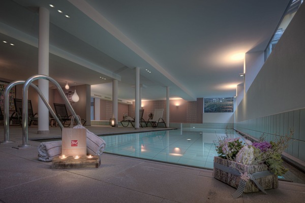 Indoor pool, sun loungers