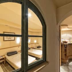 Sauna, hot tub, steam room, Turkish bath/hammam, body treatments