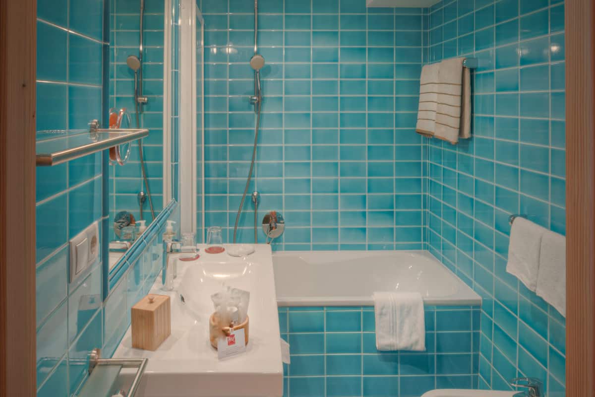classic double or twin room | bathroom | shower, free toiletries, hair dryer, bathrobes