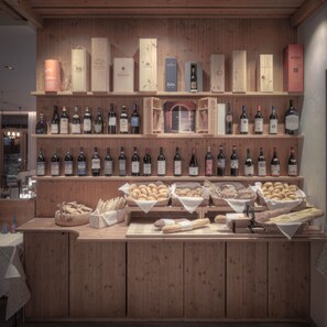 Petit déjeuner et dîner servis sur place, spécialités Cuisine italienne