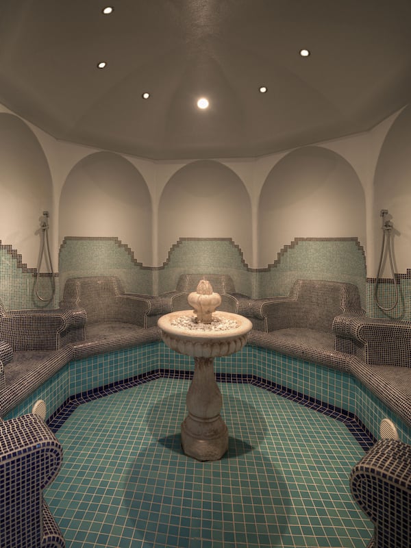 Sauna, hot tub, steam room, Turkish bath/hammam, body treatments