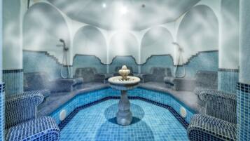 Sauna, hot tub, steam room, Turkish bath/hammam, body treatments